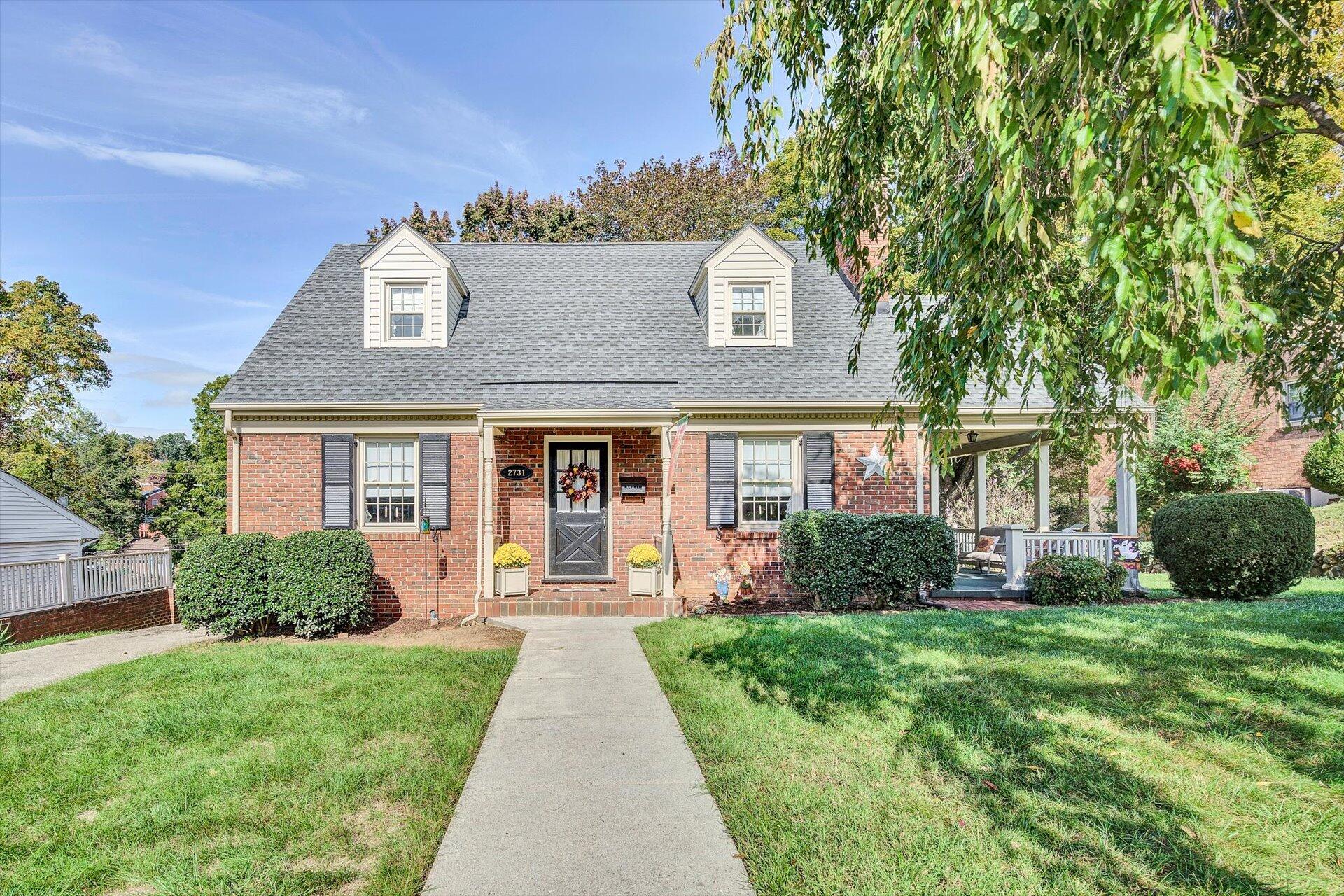 2731 Lofton Road Southwest Roanoke, VA 24015 - Photo 1 of 41 01-102220210037