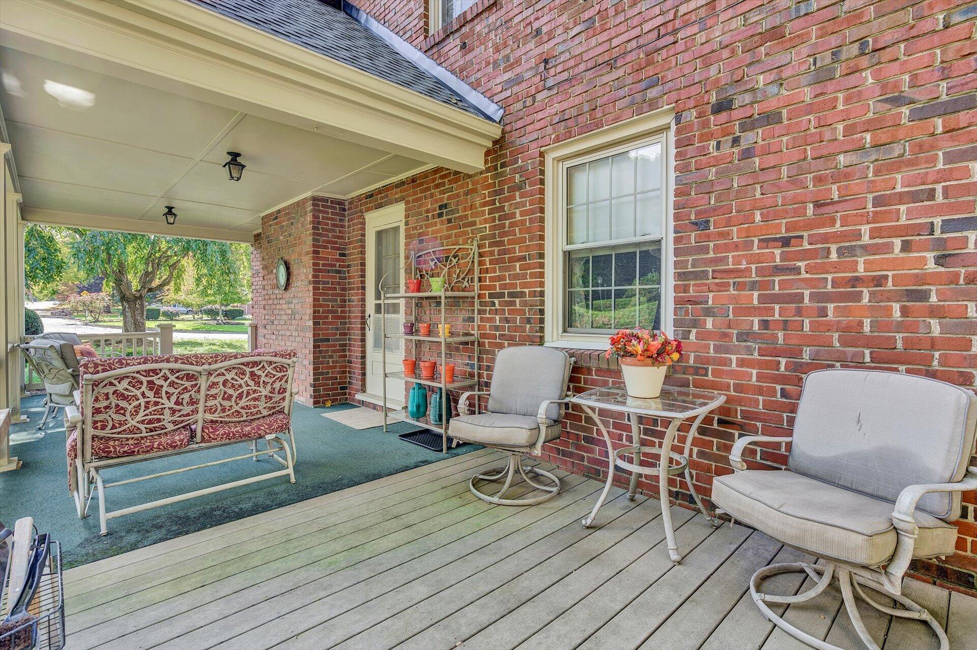 2731 Lofton Road Southwest Roanoke, VA 24015 - Photo 14 of 41 14-102220210036
