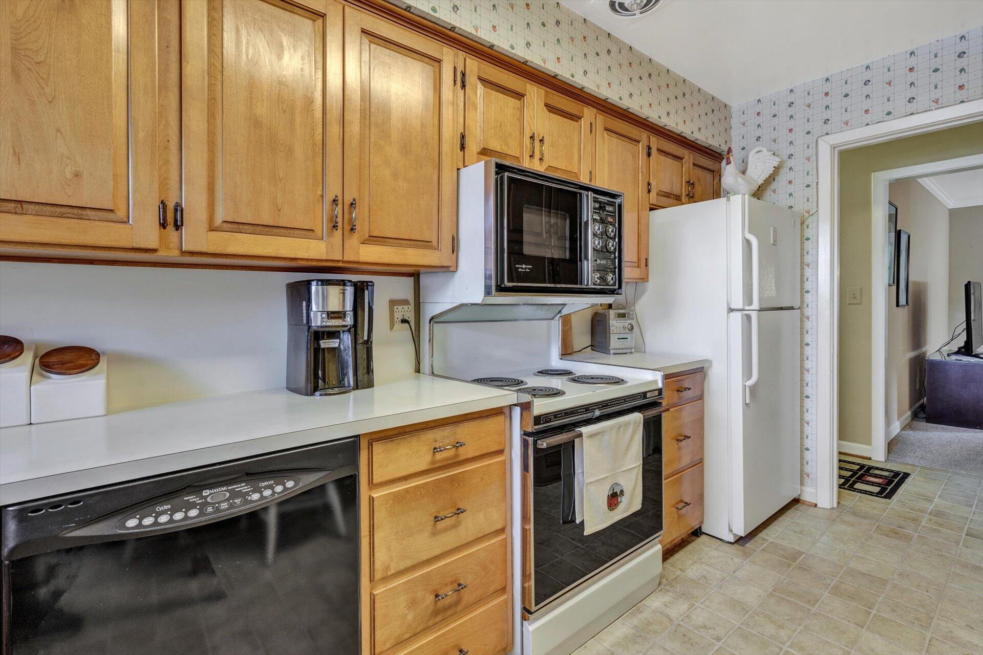 2731 Lofton Road Southwest Roanoke, VA 24015 - Photo 17 of 41 17-102220210010