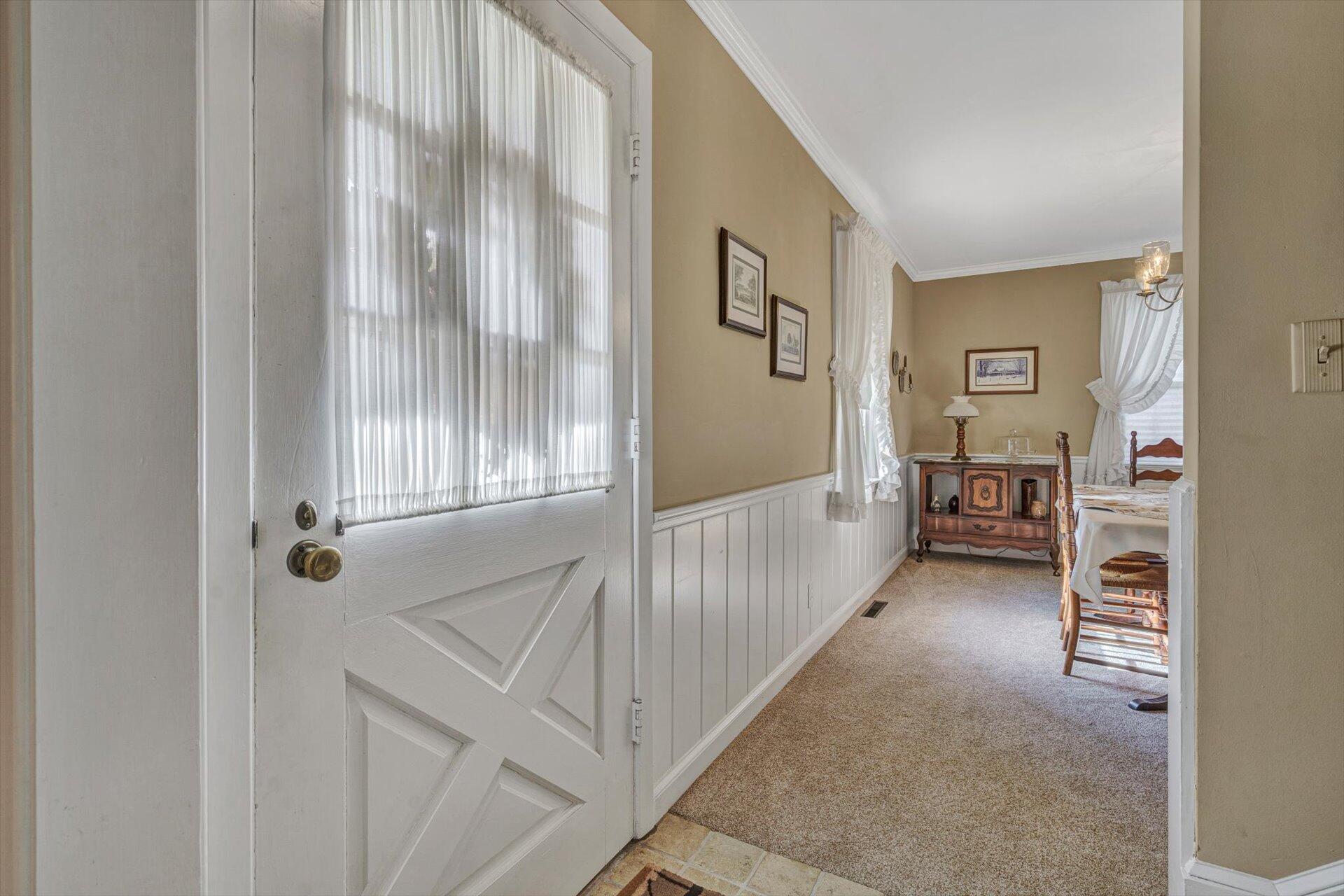 2731 Lofton Road Southwest Roanoke, VA 24015 - Photo 5 of 41 05-102220210002