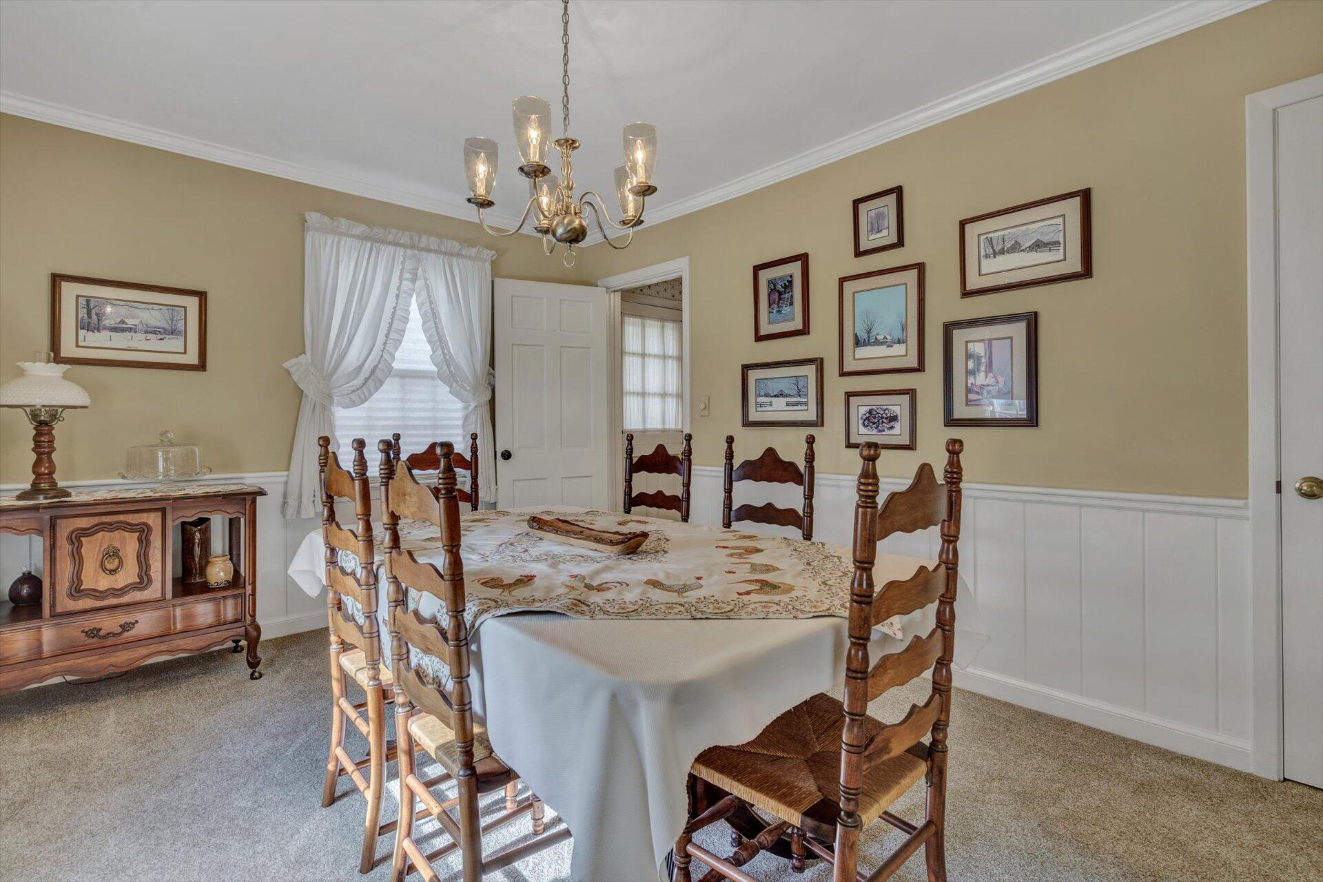 2731 Lofton Road Southwest Roanoke, VA 24015 - Photo 6 of 41 06-102220210003