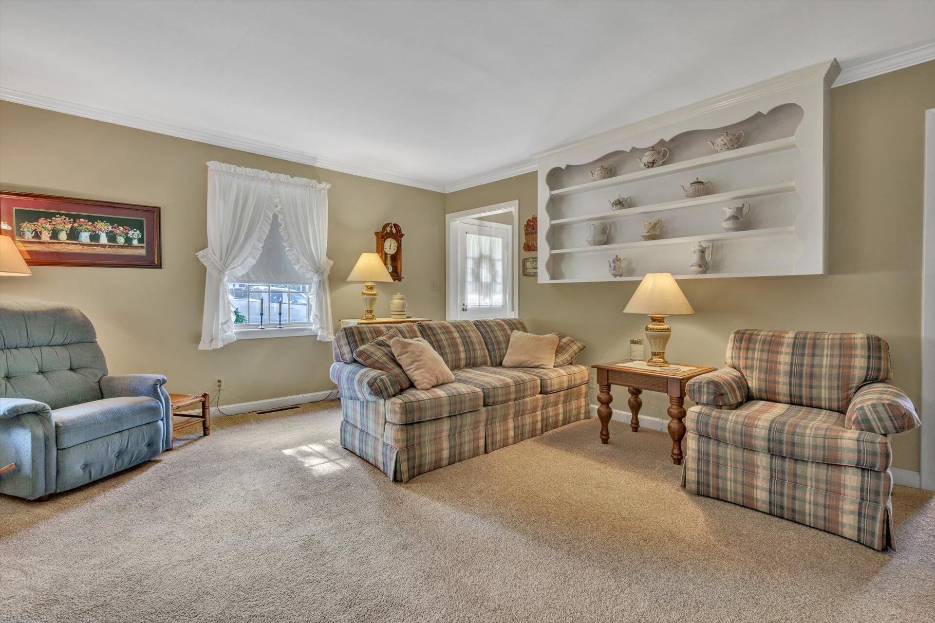 2731 Lofton Road Southwest Roanoke, VA 24015 - Photo 9 of 41 09-102220210006