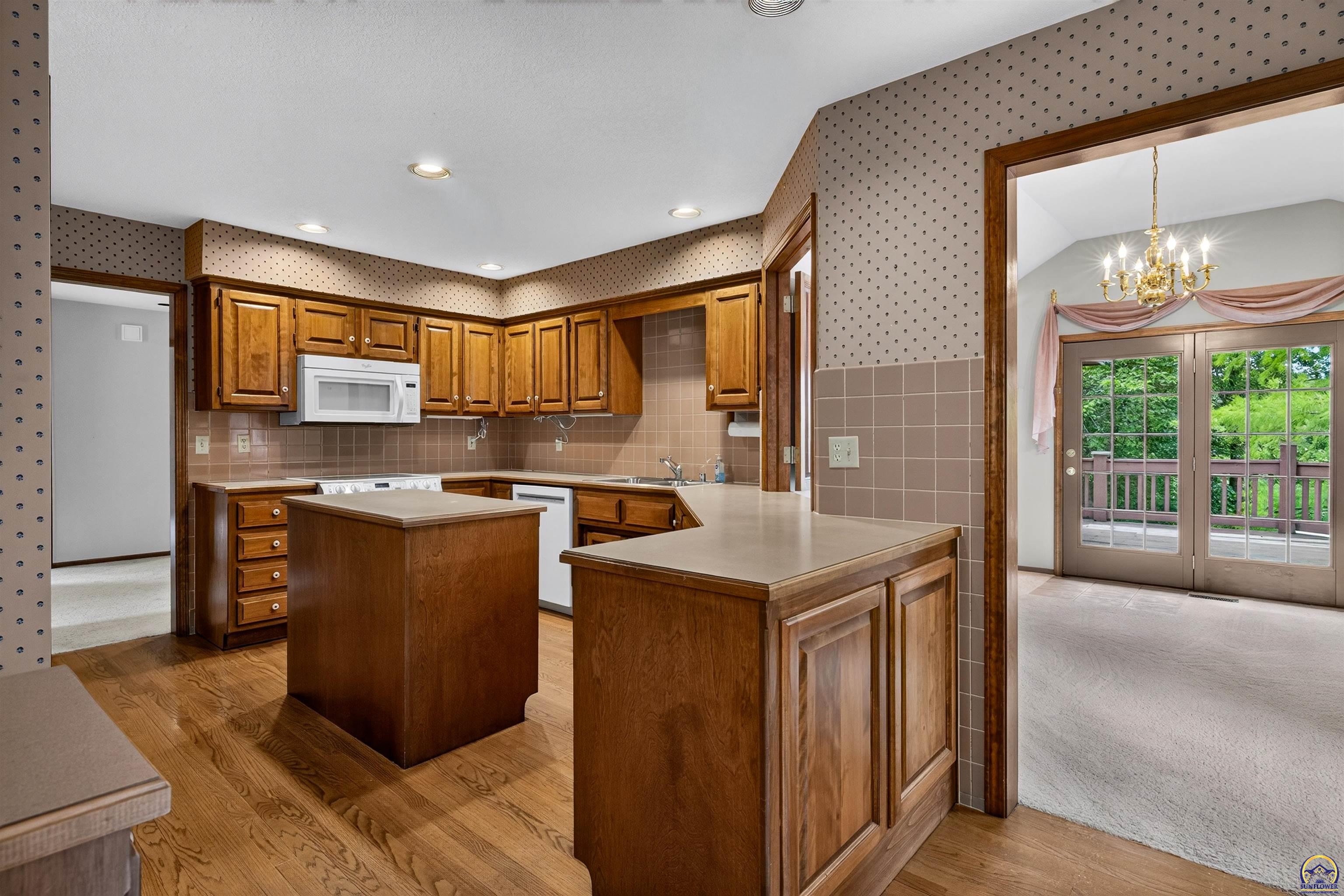 4305 Quail Pointe Road Lawrence, KS 66047 - Photo 4 of 40
