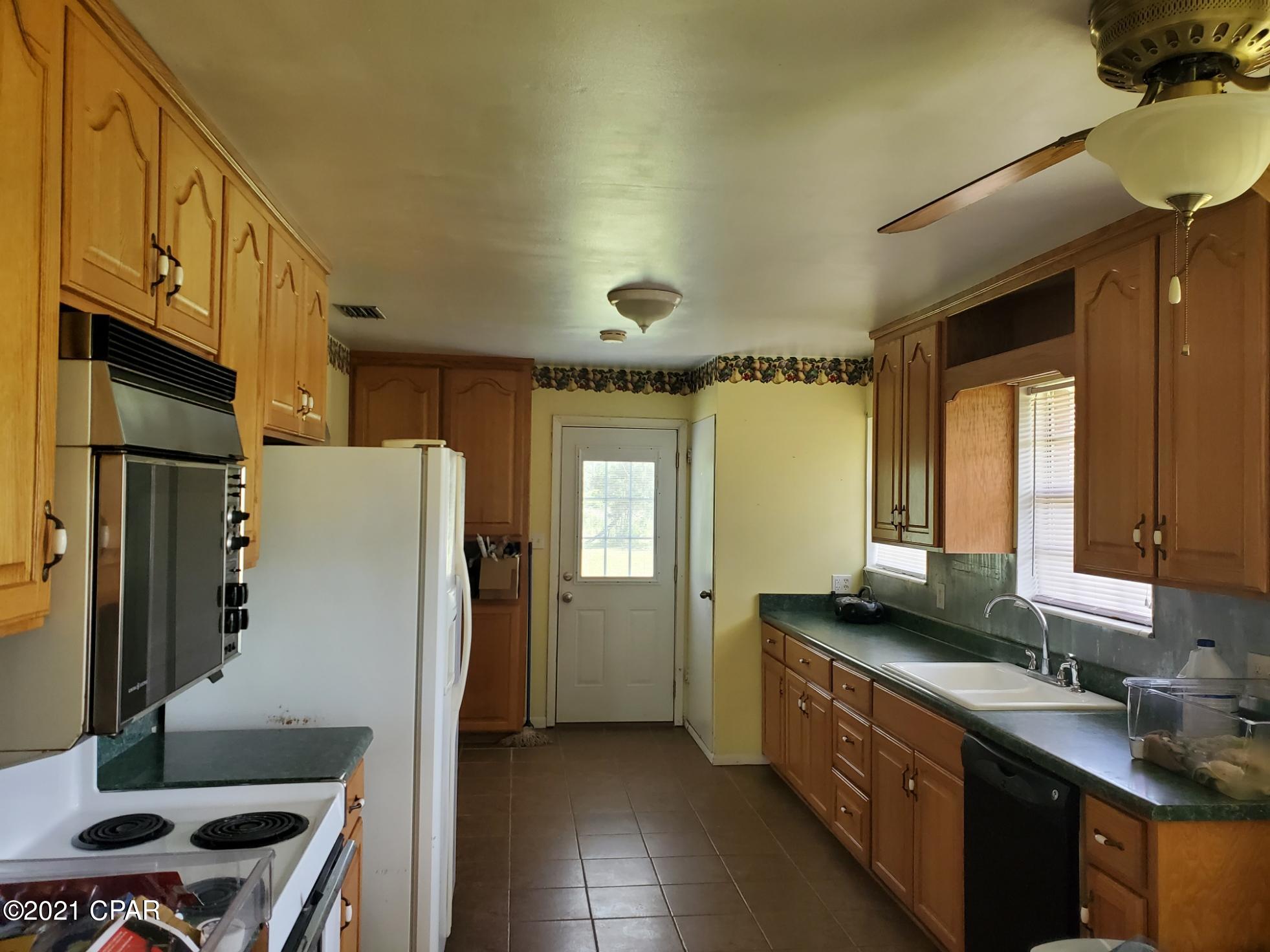 3088 5 Points Road Cottondale, FL 32431 - Photo 8 of 22 Gallery Image 8