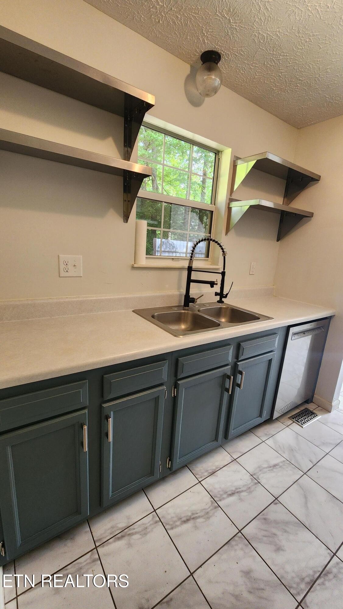 196 Moore Lane Powell, TN 37849 - Photo 8 of 31 Gallery Image 8