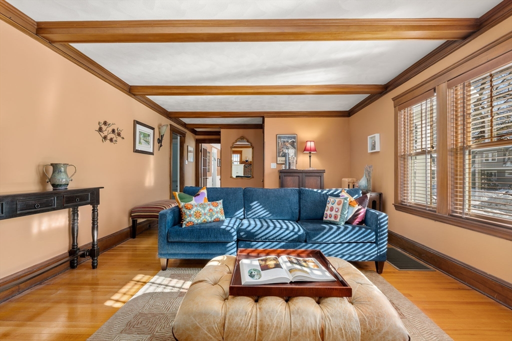 23 Newman Way, Unit 1 Arlington, MA 02476 - Photo 5 of 28 a living room with furniture and a large window