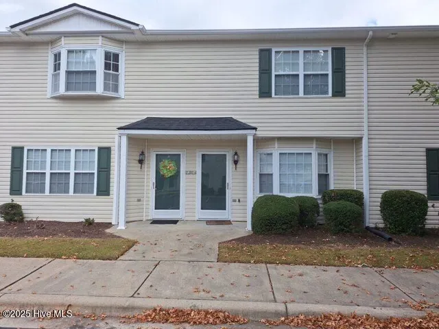 $1,350 | 2300 Vineyard Drive, Unit P4, Winterville, NC 28590