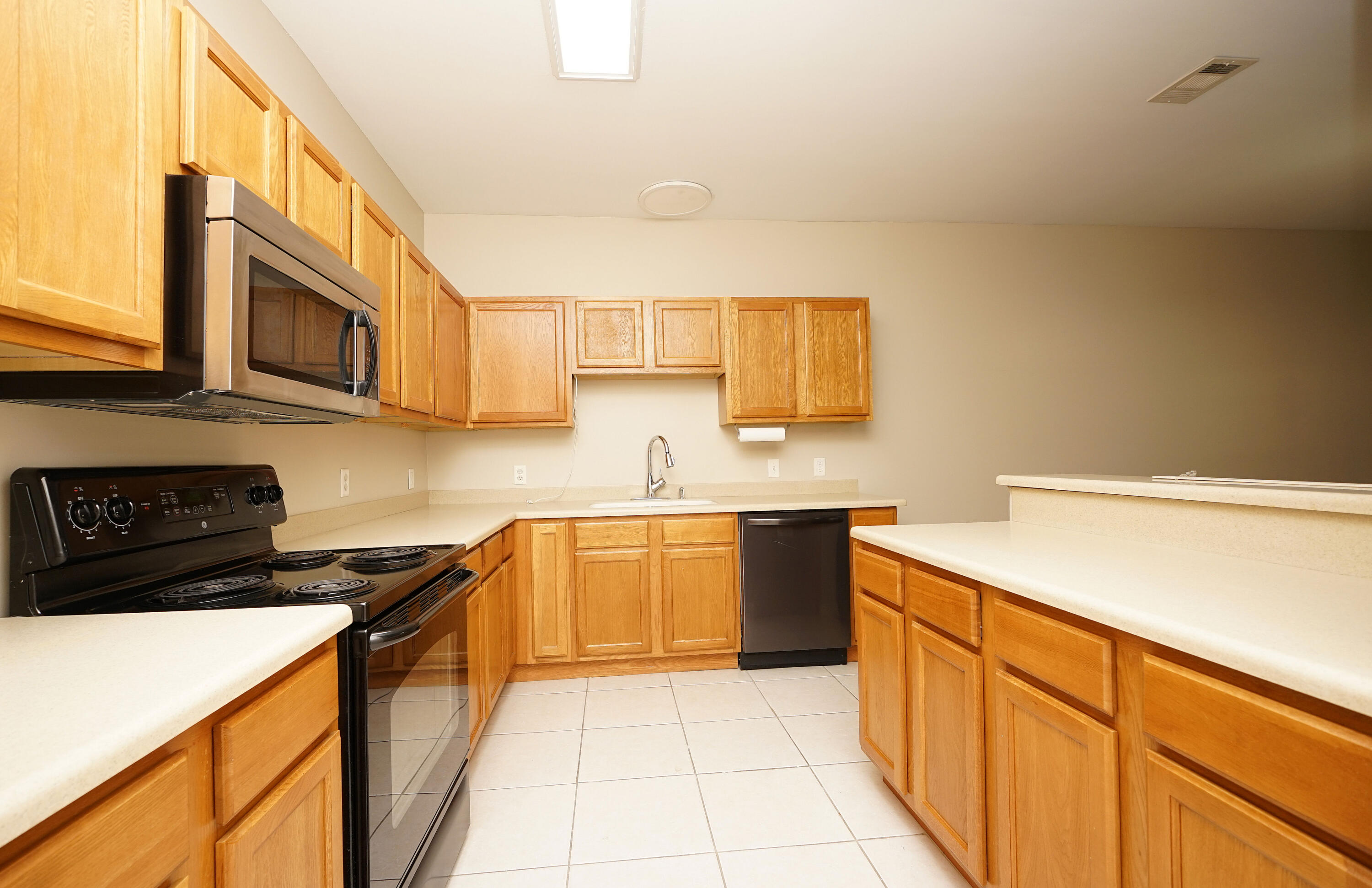 1417 Beaver Run Road, Unit 9 Niceville, FL 32578 - Photo 9 of 20 Kitchen - plenty of cabinet and counter
