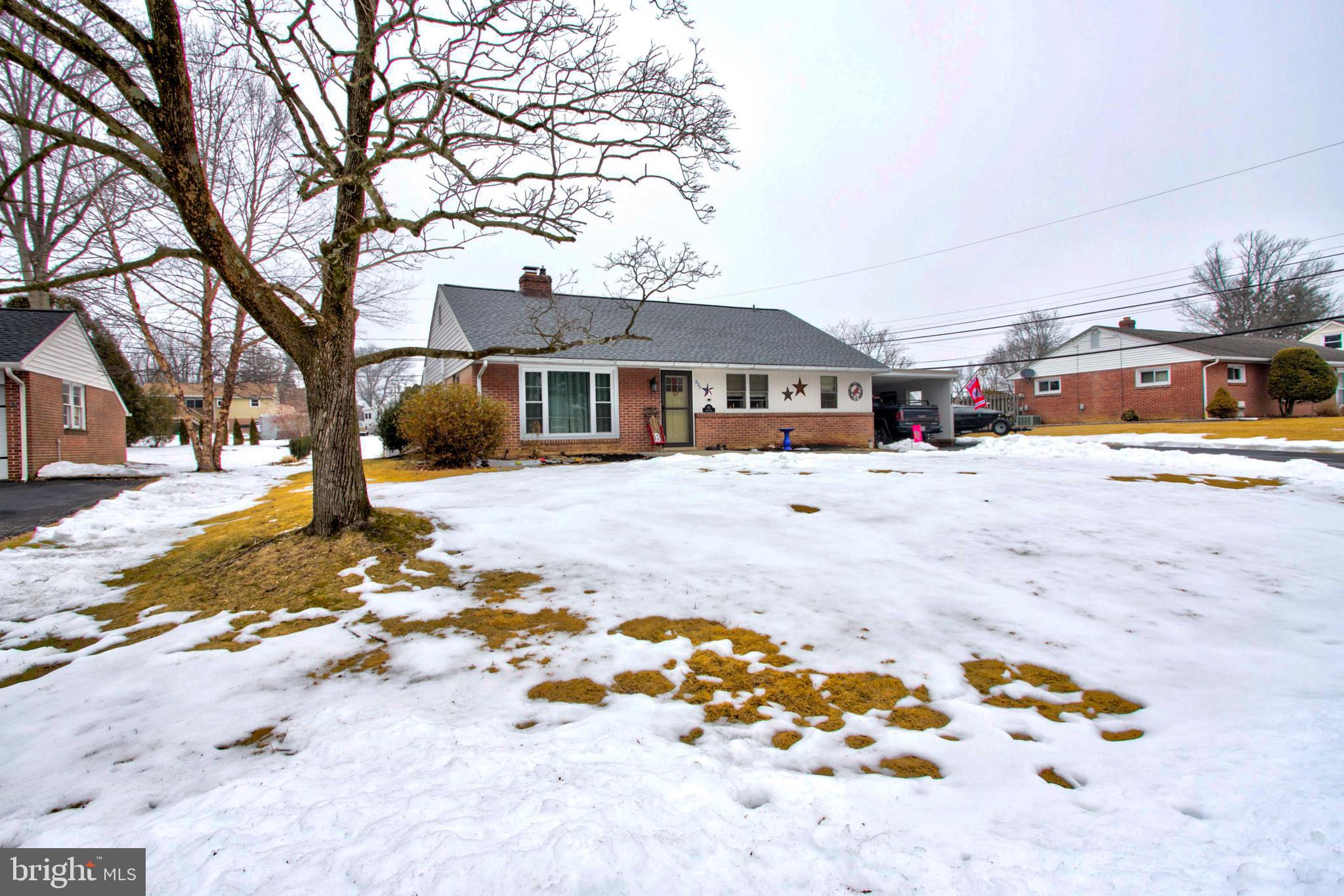 825 Robin Road Lancaster, PA 17601 - Photo 1 of 32 Front view