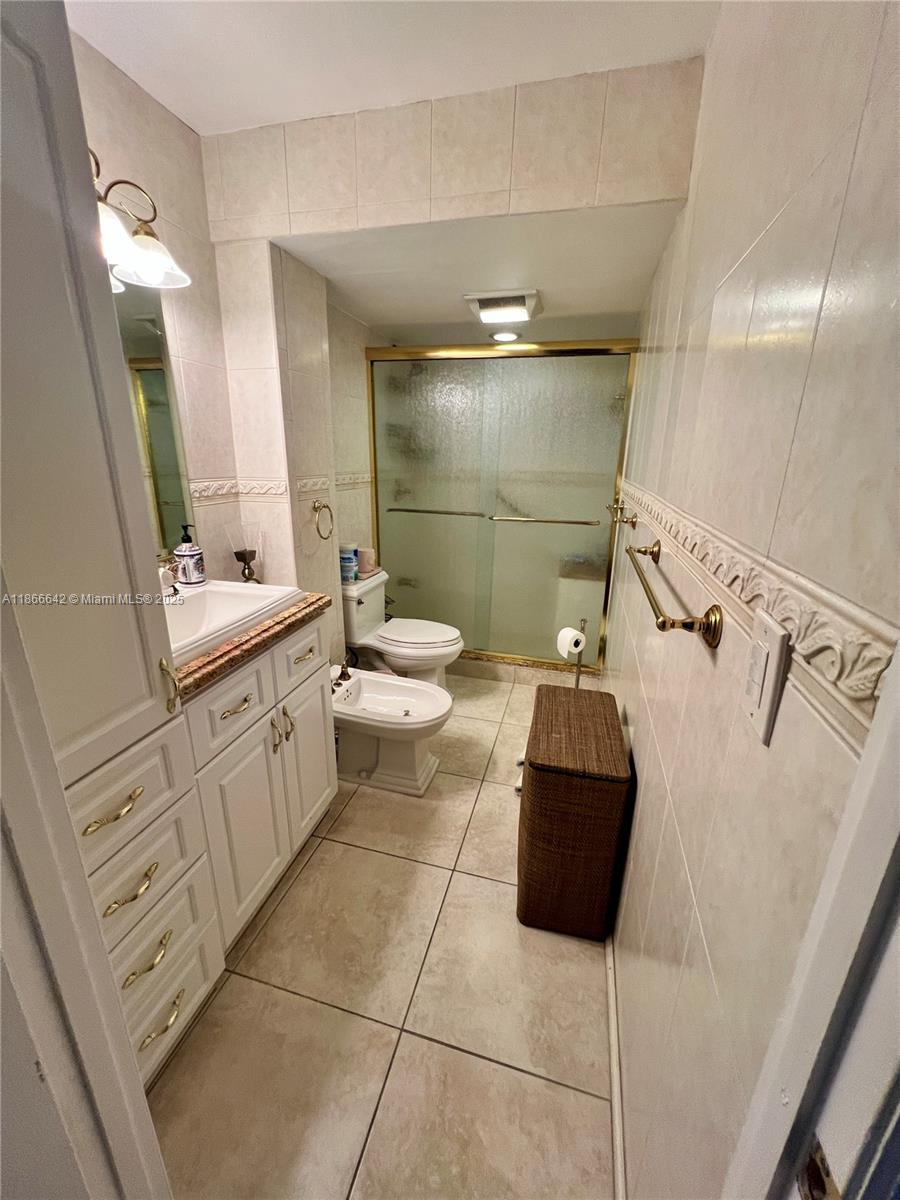 7135 Collins Avenue, Unit 1523 Miami Beach, FL 33141 - Photo 25 of 55 a bathroom with a toilet sink and mirror