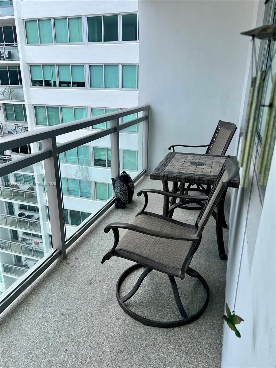 7135 Collins Avenue, Unit 1523 Miami Beach, FL 33141 - Photo 27 of 55 a living room with furniture