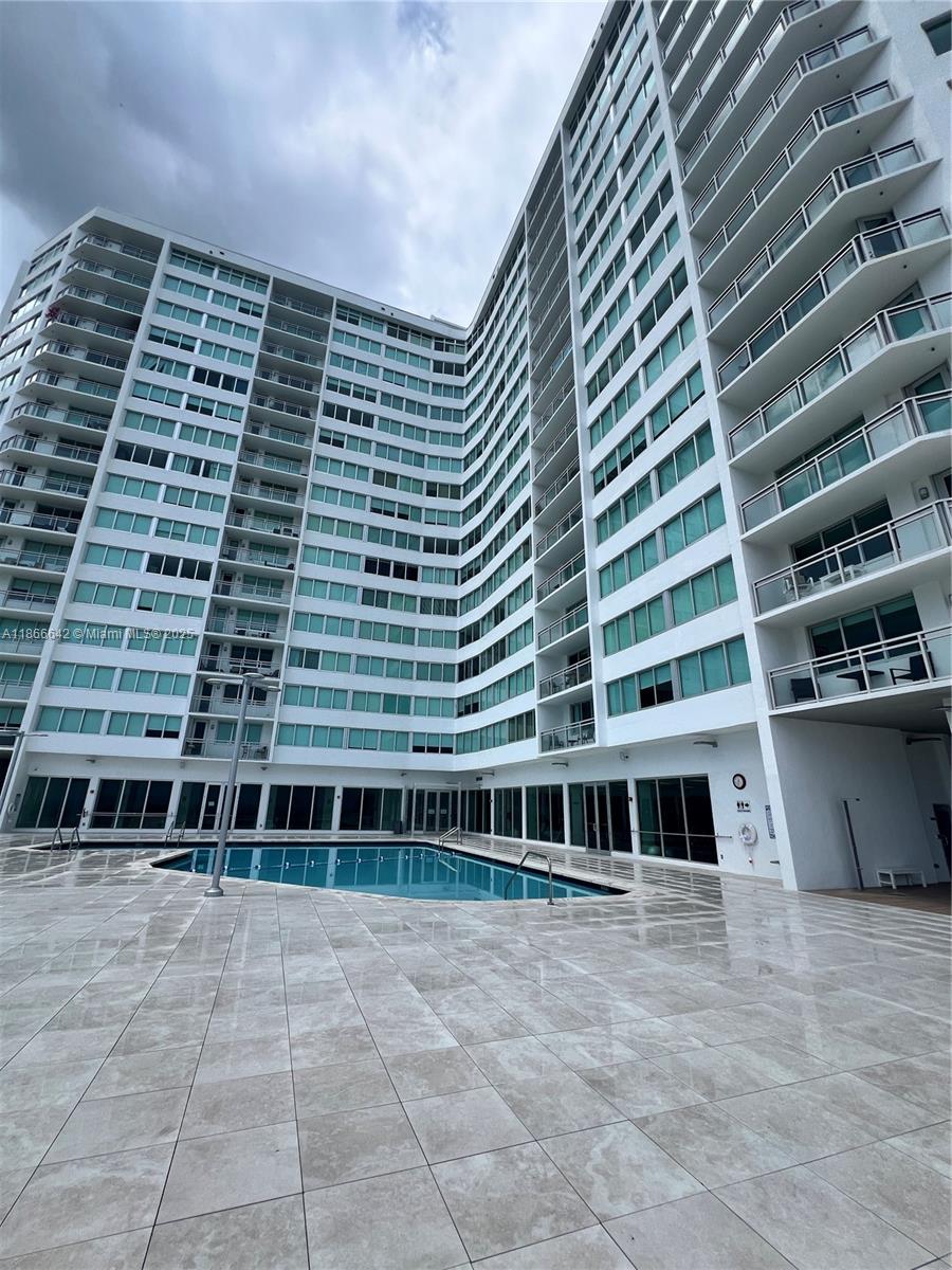 7135 Collins Avenue, Unit 1523 Miami Beach, FL 33141 - Photo 39 of 55 a view of a large building