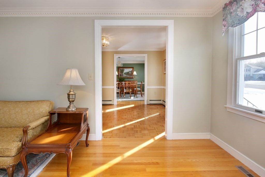 12 Mark Lane Milton, MA 02186 - Photo 5 of 17