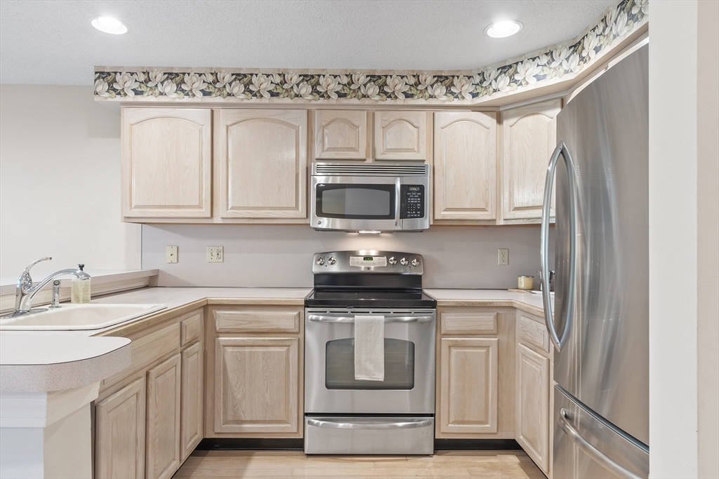 122 Abington Road, Unit 122 Danvers, MA 01923 - Photo 11 of 40