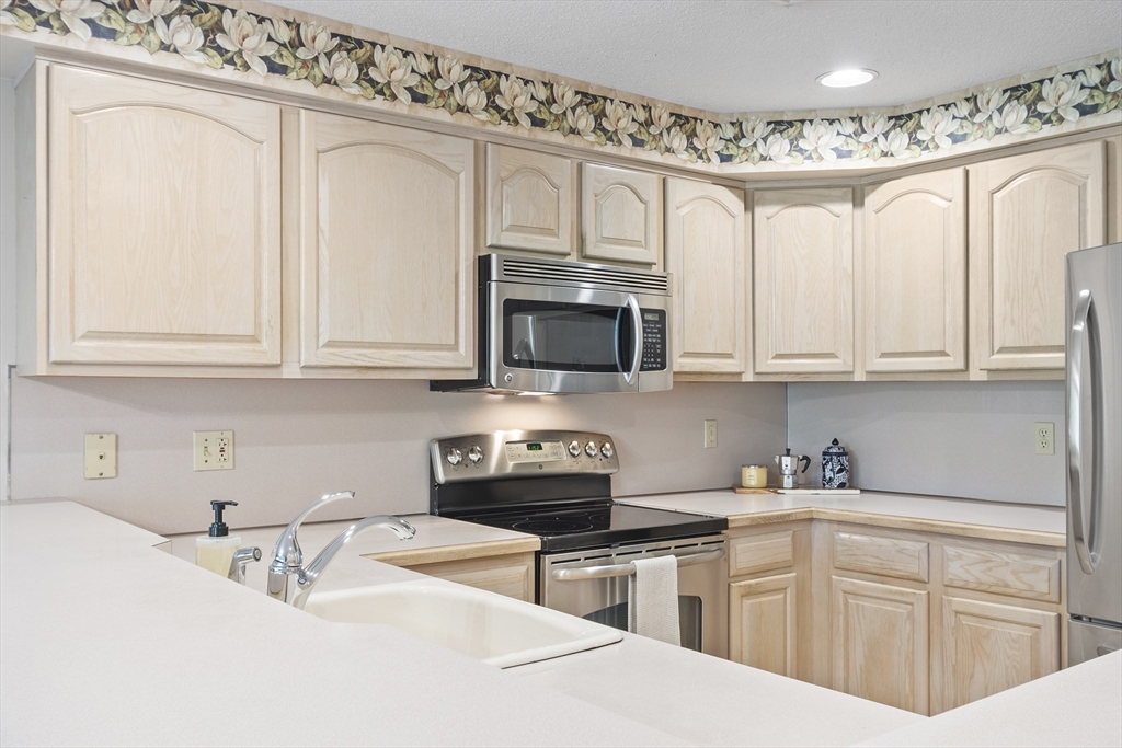 122 Abington Road, Unit 122 Danvers, MA 01923 - Photo 12 of 40