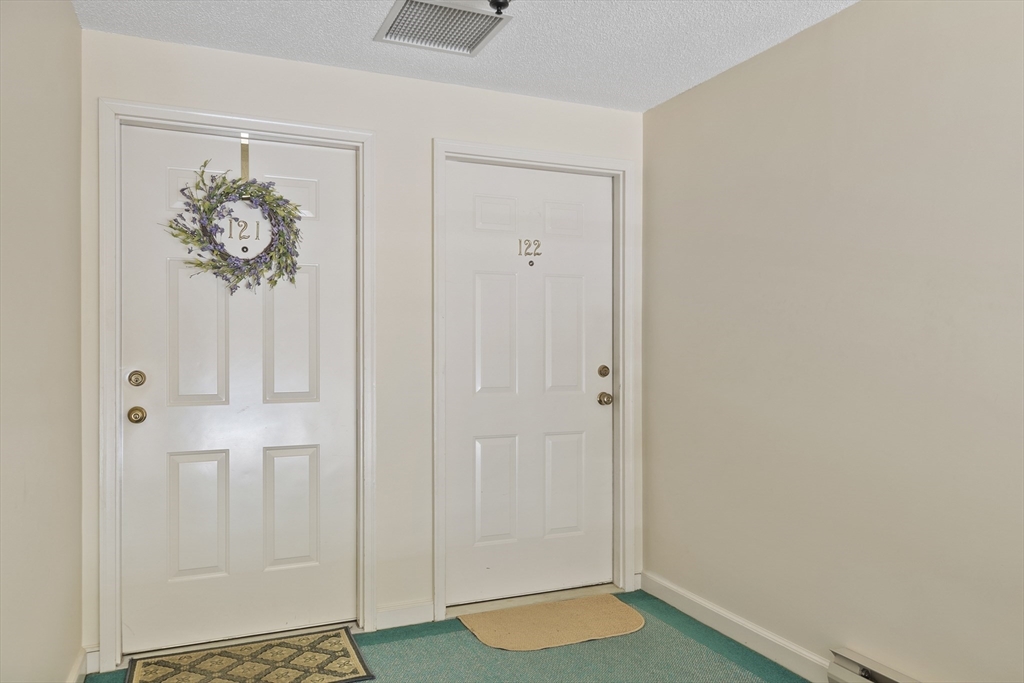 122 Abington Road, Unit 122 Danvers, MA 01923 - Photo 3 of 40