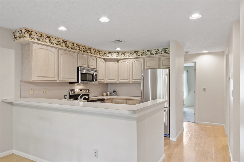 122 Abington Road, Unit 122 Danvers, MA 01923 - Photo 10 of 40