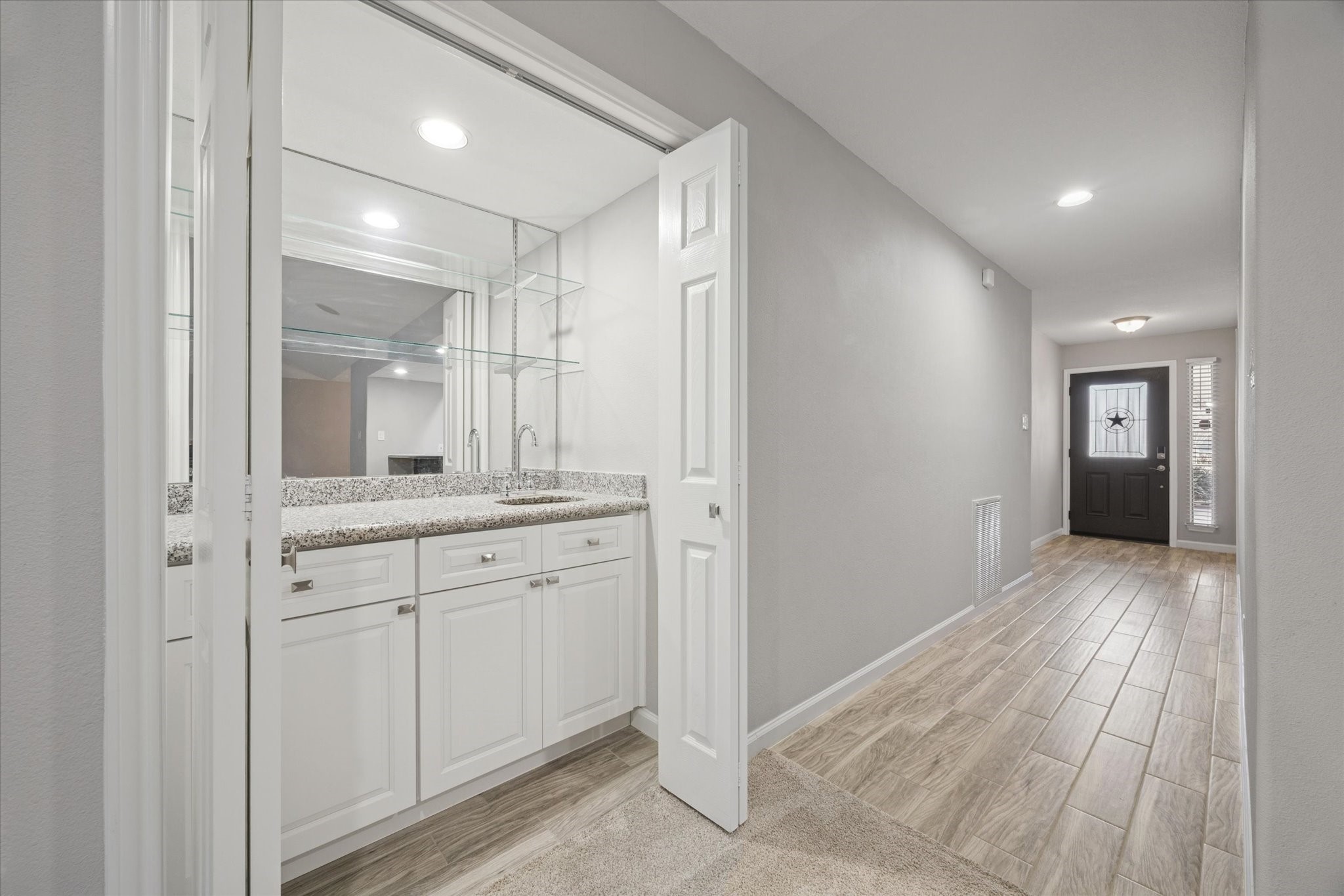 3830 Hansen Drive Dickinson, TX 77539 - Photo 3 of 21 Front Entry Hallway with Wet Bar Area For Entertaining That Leads To Living Room