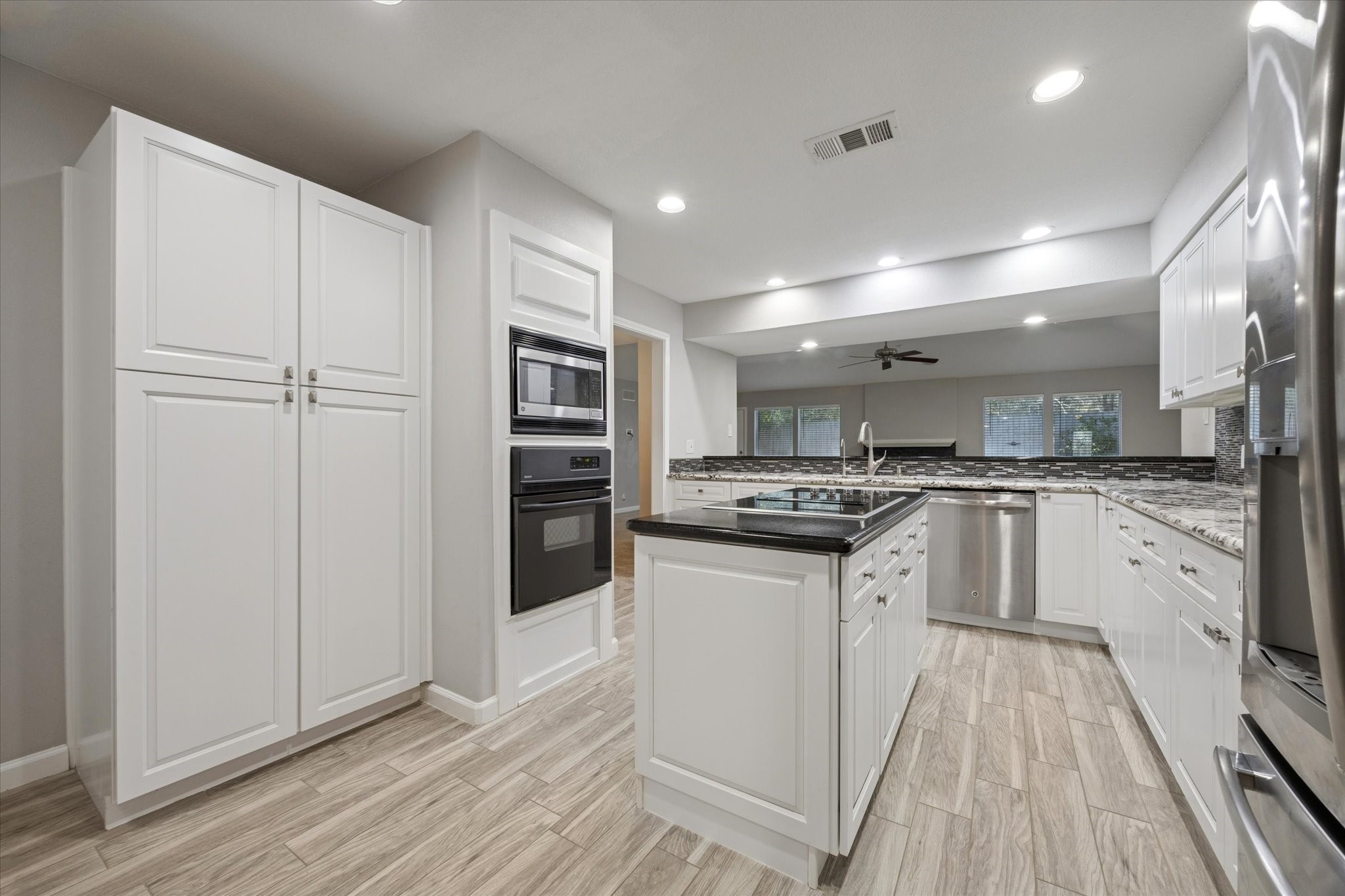 3830 Hansen Drive Dickinson, TX 77539 - Photo 5 of 21 Kitchen Features Granite Countertops and Tons of Storage
