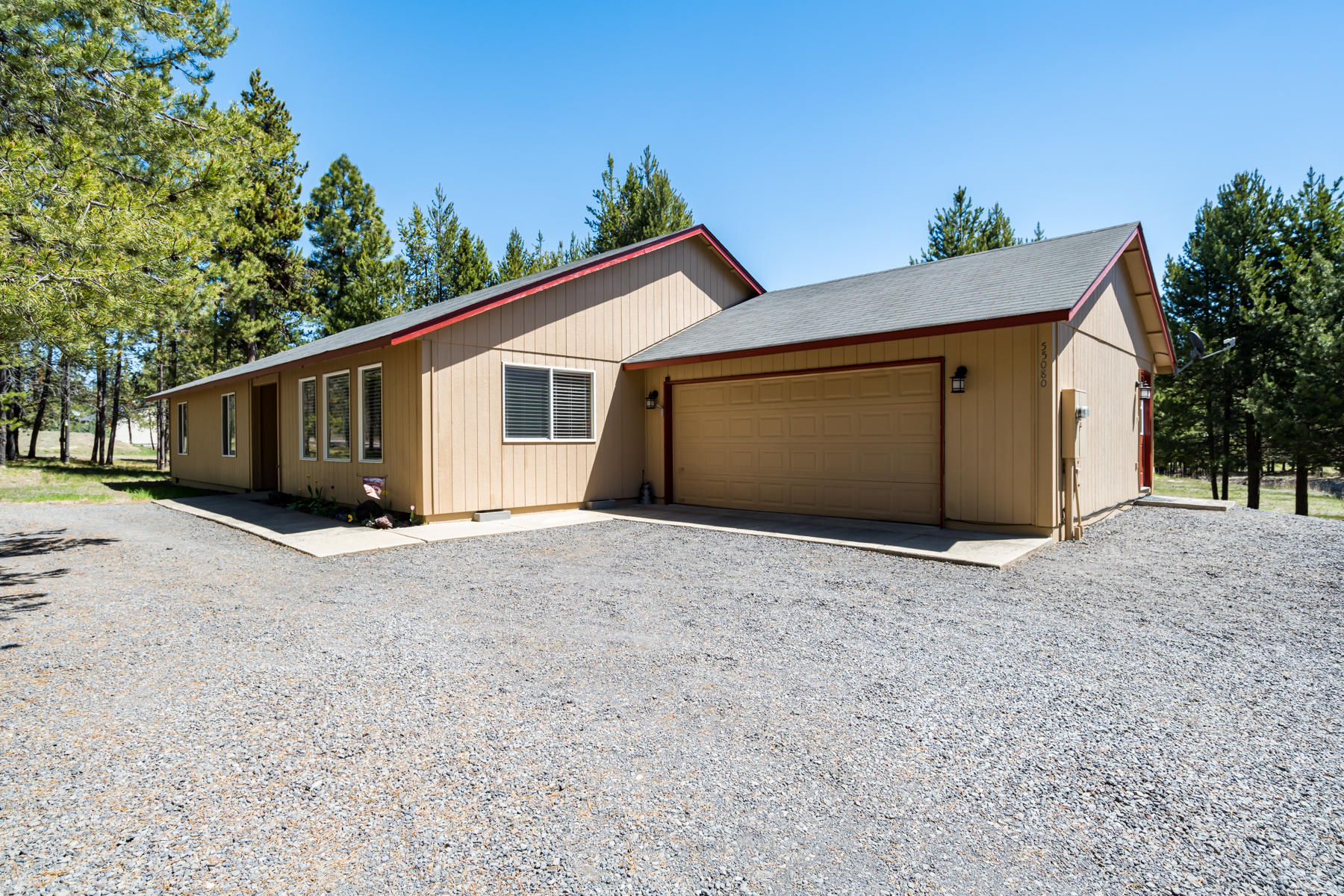 55080 Jackpine Way Bend, OR 97707 - Photo 3 of 39 Oversized garage