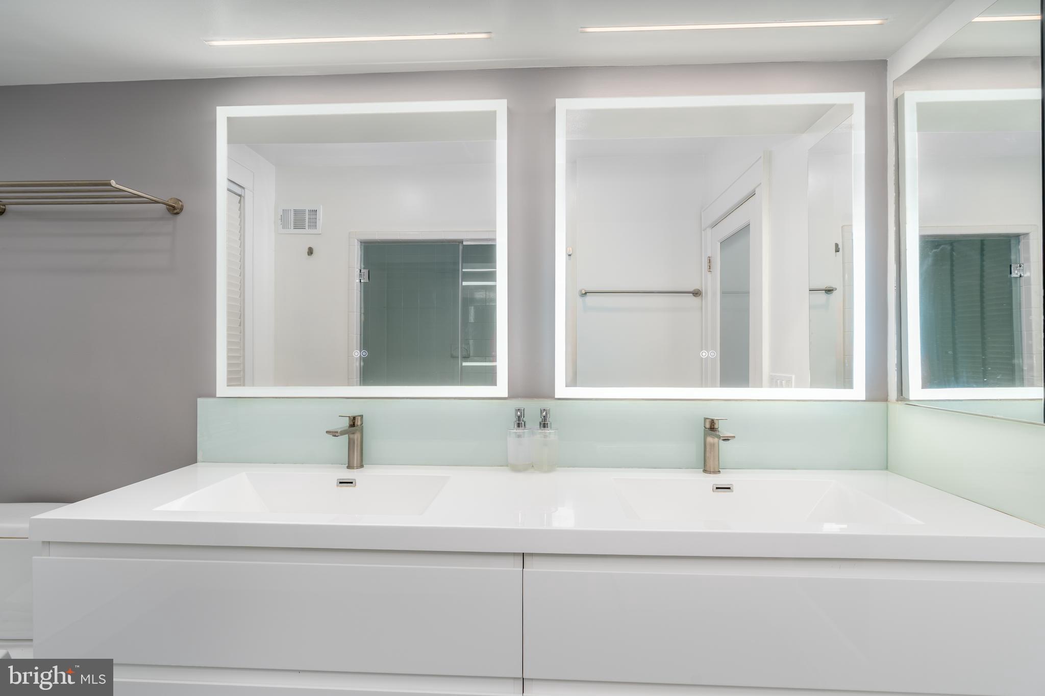 3415 Fulton Street Northwest Washington, DC 20007 - Photo 33 of 68 a bathroom with a bathtub and a sink