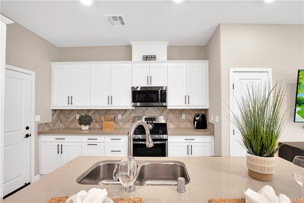 1123 Delpy View Point Vista, CA 92084 - Photo 13 of 42