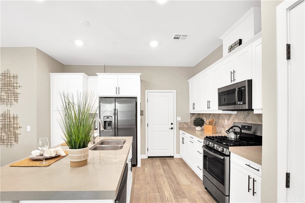 1123 Delpy View Point Vista, CA 92084 - Photo 15 of 42