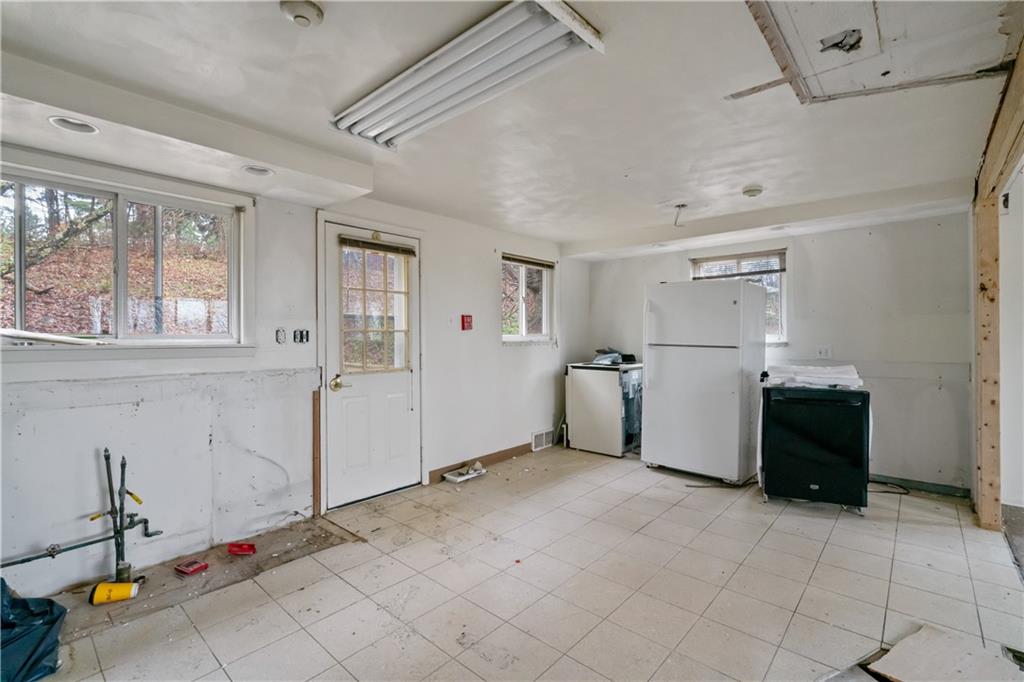 134 Becks Run Road Coraopolis, PA 15108 - Photo 6 of 26