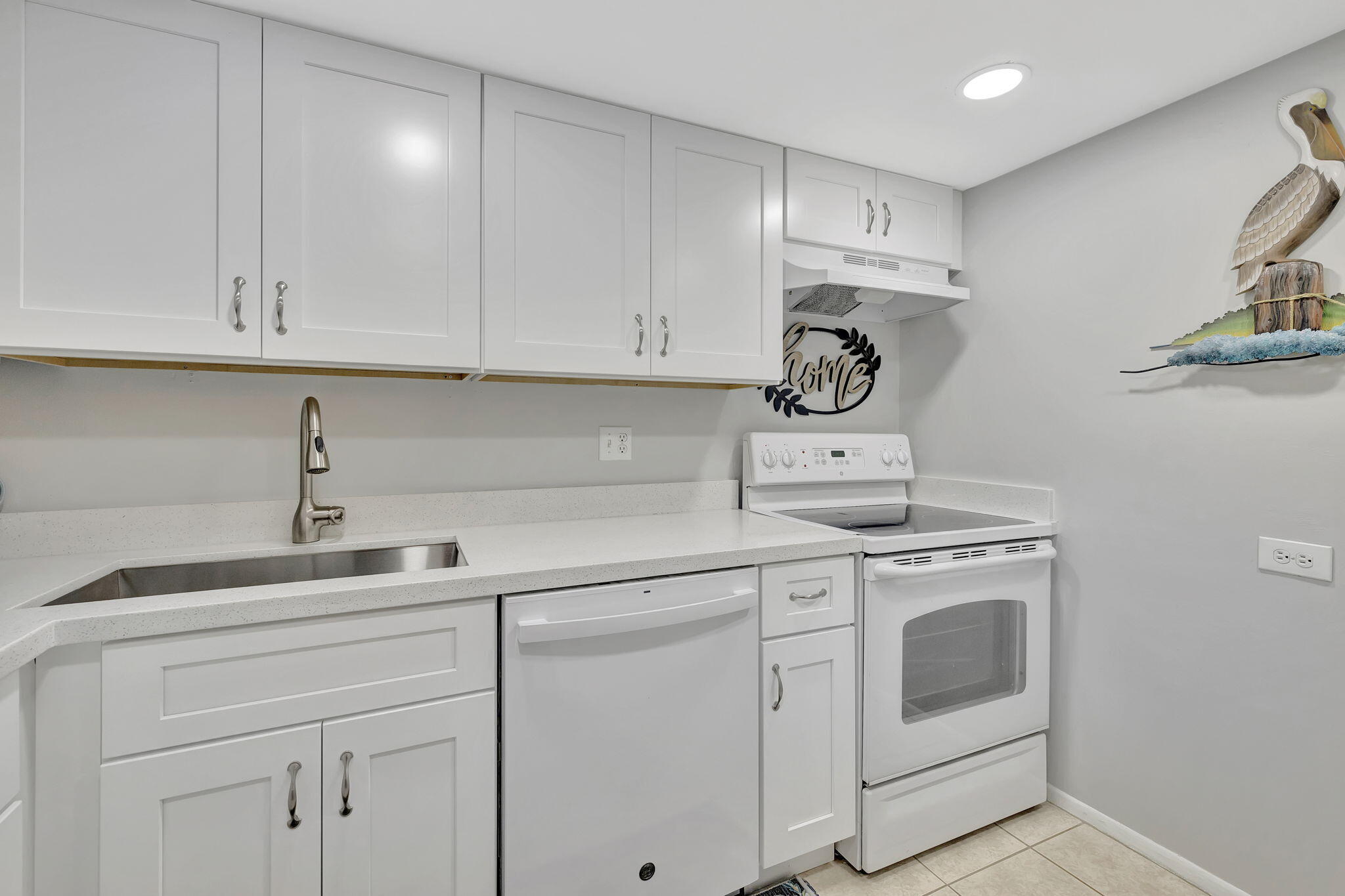 3650 Inverrary Drive, Unit 1B Lauderhill, FL 33319 - Photo 2 of 37 Quartz Countertops