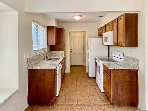 $1,795 | 8803 Timber Cross, San Antonio, TX 78250