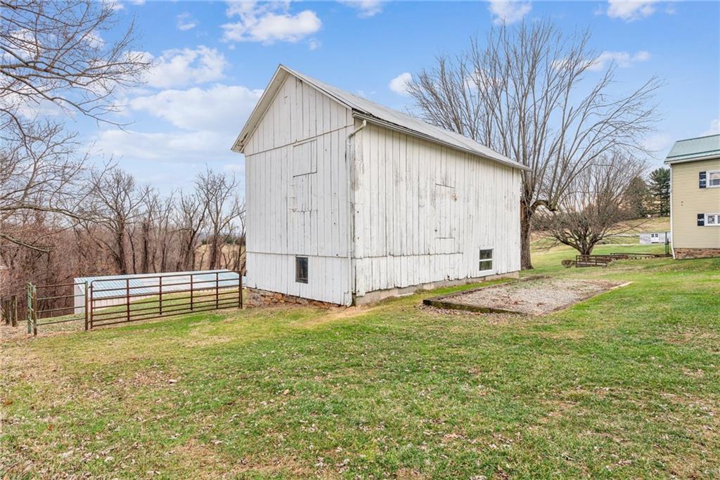 1054 Middletown Road New Stanton, PA 15672 - Photo 3 of 38