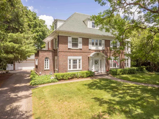 $400,000 | 1286 West Stephenson Street, Freeport, IL 61032