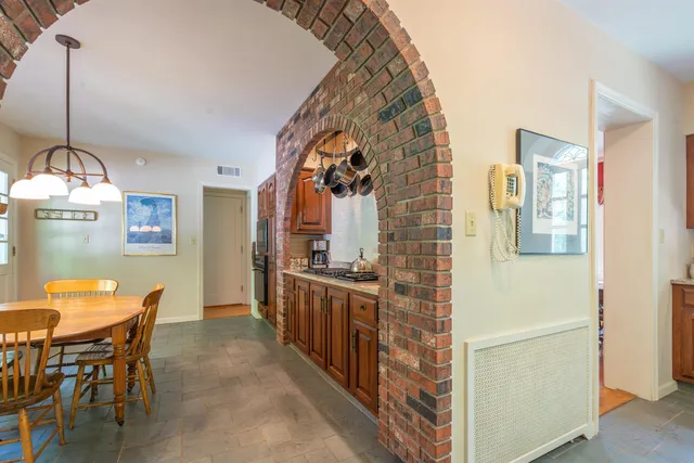 $400,000 | 1286 West Stephenson Street, Freeport, IL 61032