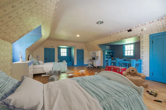 $400,000 | 1286 West Stephenson Street, Freeport, IL 61032