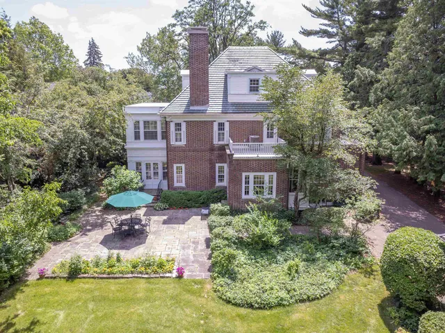 $400,000 | 1286 West Stephenson Street, Freeport, IL 61032