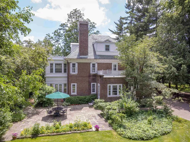 $400,000 | 1286 West Stephenson Street, Freeport, IL 61032