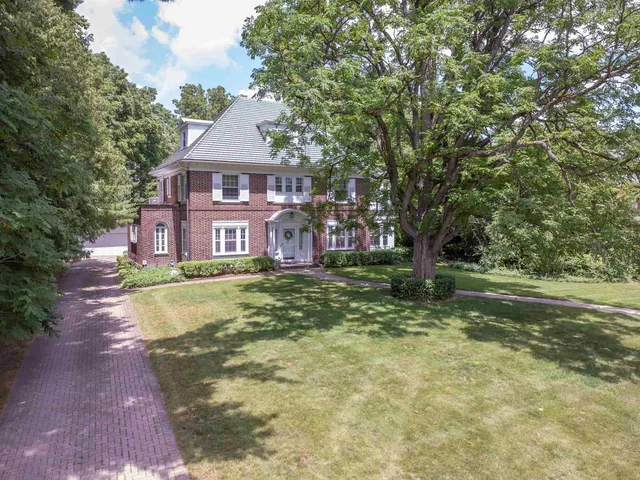 $400,000 | 1286 West Stephenson Street, Freeport, IL 61032