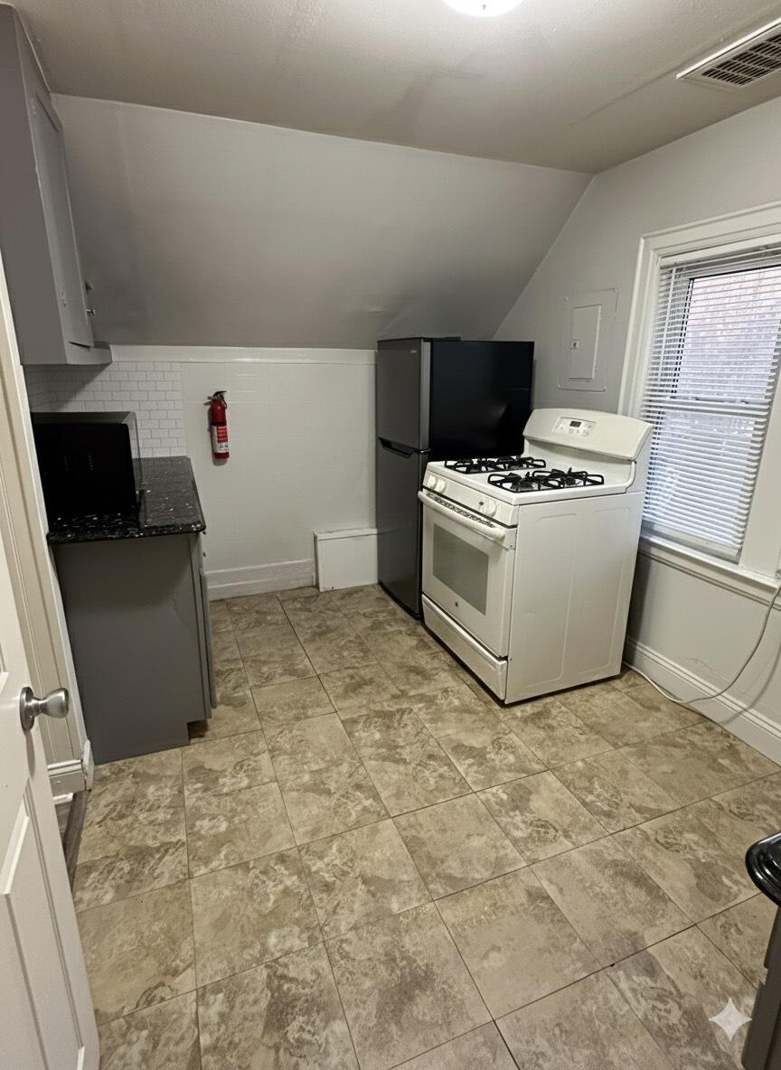 6453 West Point Street Taylor, MI 48180 - Photo 21 of 24 Upper Unit