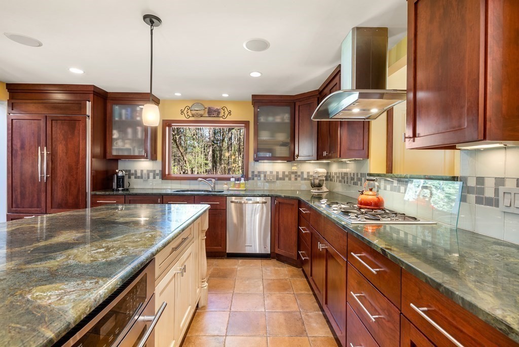 44 Stone Road Sudbury, MA 01776 - Photo 5 of 36