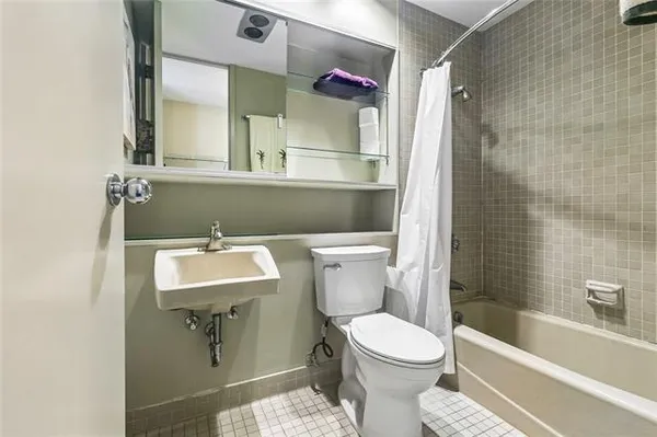 $2,900 | 232 Decatur Street, Unit 3D, New Orleans, LA 70130