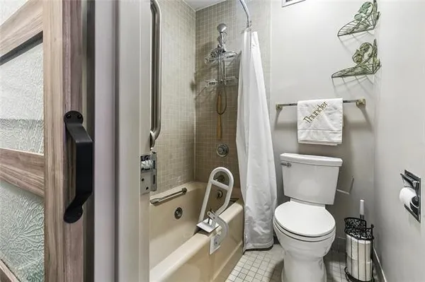 $2,900 | 232 Decatur Street, Unit 3D, New Orleans, LA 70130