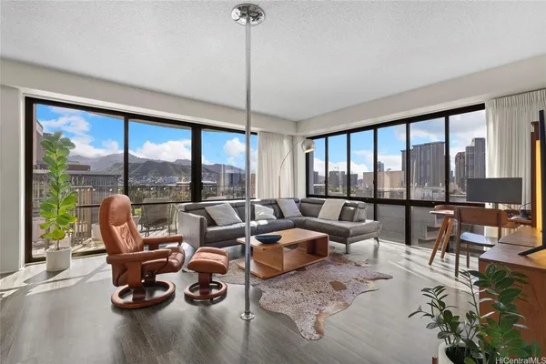 $599,995 | 700 Richards Street, Unit 1206, Honolulu, HI 96813