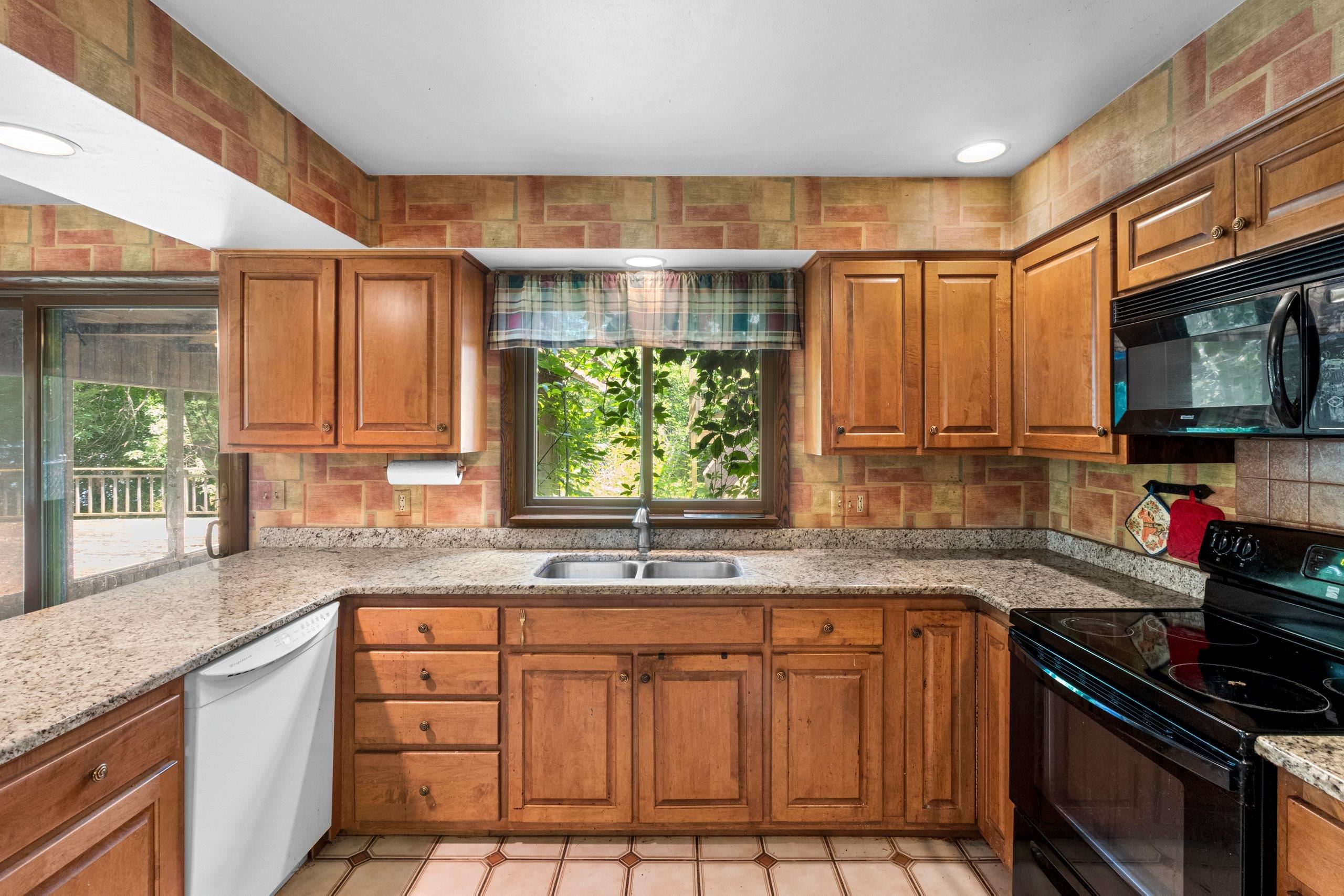 200 Lake Road Menasha, WI 54952 - Photo 19 of 87