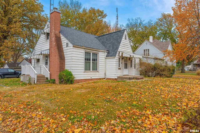 $99,900 | 306 Woodlawn Road, Lincoln, IL 62656