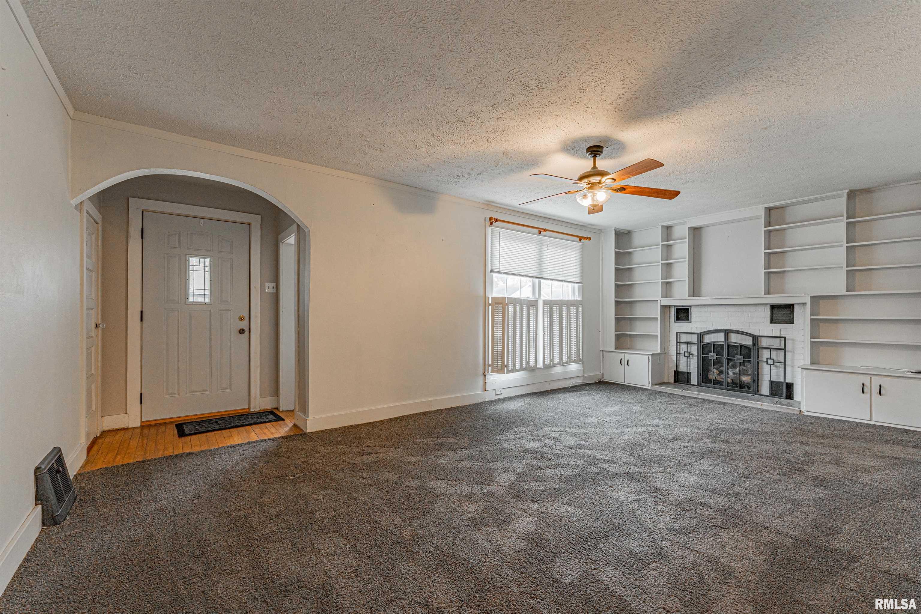 306 Woodlawn Road Lincoln, IL 62656 - Photo 11 of 27