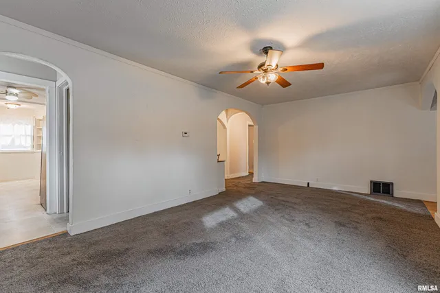 $99,900 | 306 Woodlawn Road, Lincoln, IL 62656