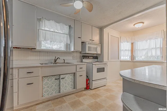 $99,900 | 306 Woodlawn Road, Lincoln, IL 62656