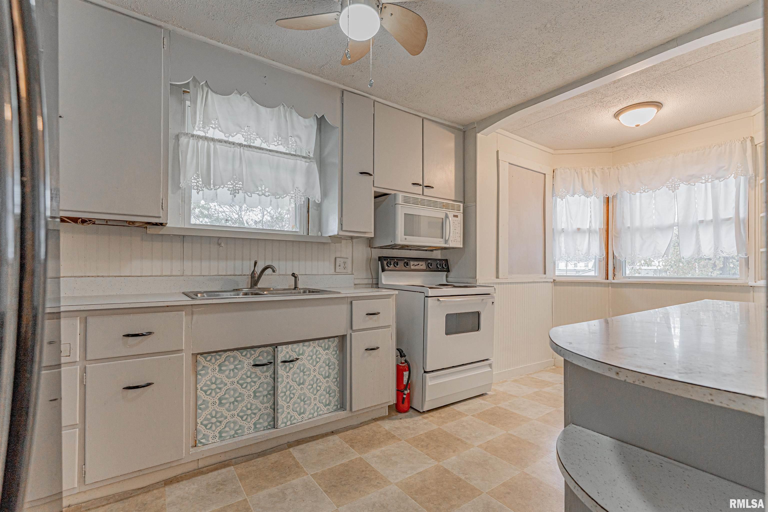 306 Woodlawn Road Lincoln, IL 62656 - Photo 15 of 27