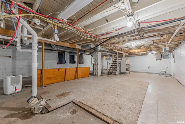 $99,900 | 306 Woodlawn Road, Lincoln, IL 62656