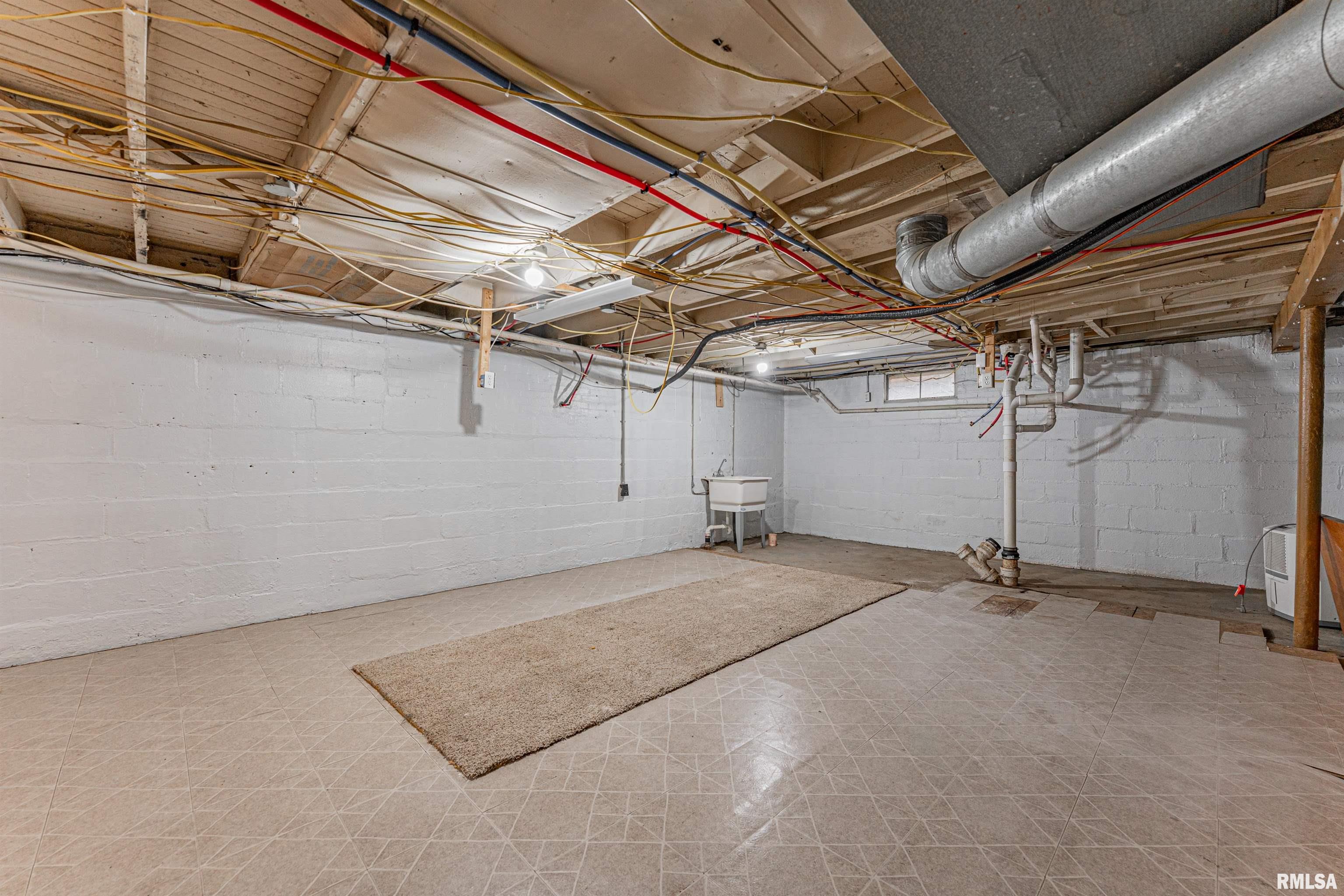 306 Woodlawn Road Lincoln, IL 62656 - Photo 19 of 27